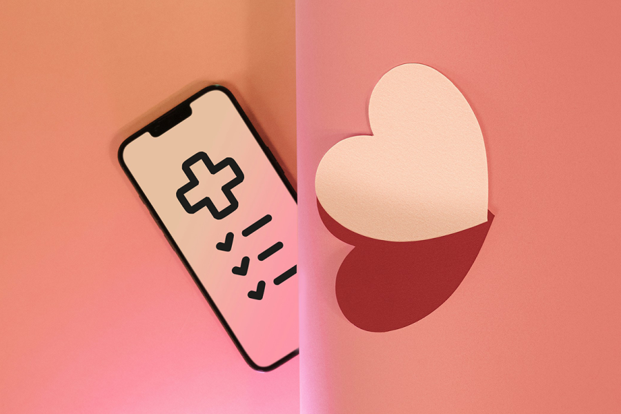 Symbolbild für Patientenbewertungen - Smartphone mit Herz
